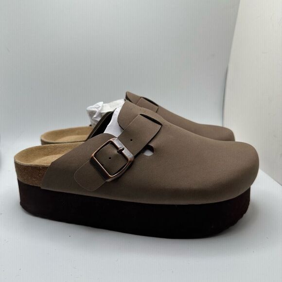 CUSHIONAIRE Women's Cork Footbed Platform Clog 6 BROWN - Picture 1 of 7